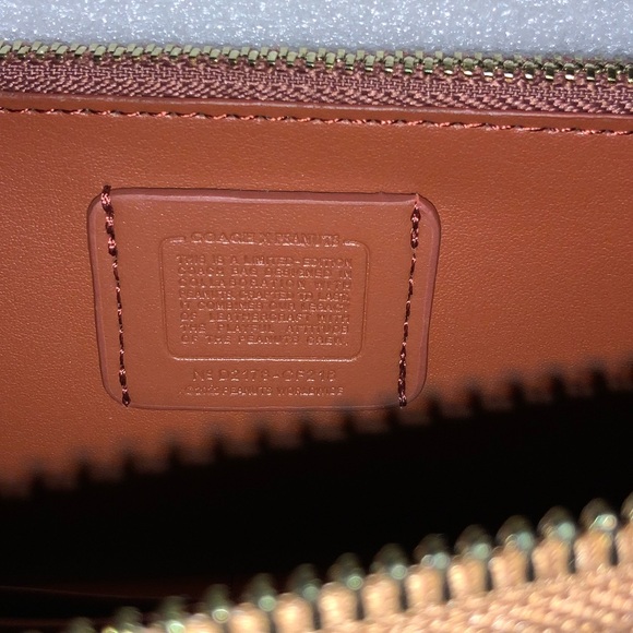 NWOT Coach X Peanuts Long Zip Wallet In Signature Canvas With Snoopy Patches - Picture 5 of 5